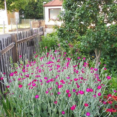 Apartment With Terrace In The Garden Pracht Dış mekan fotoğraf